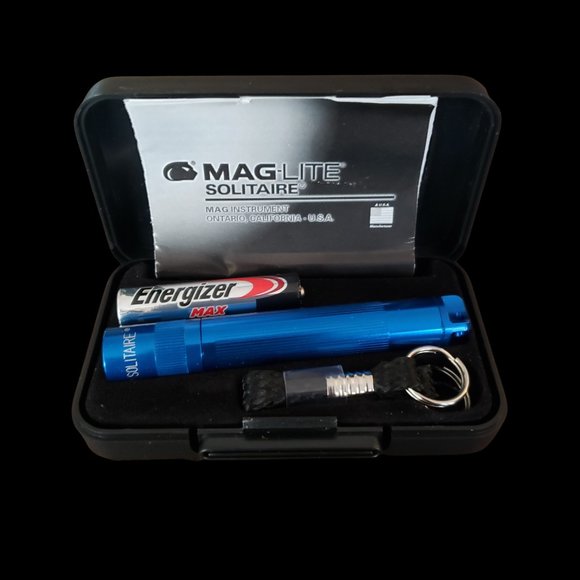 New Maglite Flashlight Solitaire in Black Gift Case AAA Battery and Strap Blue - Picture 2 of 4